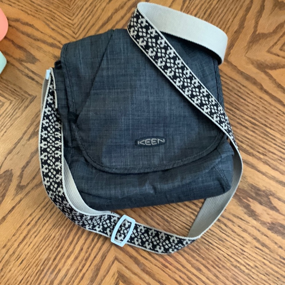 KEEN Shoulder / Cross Body Purse